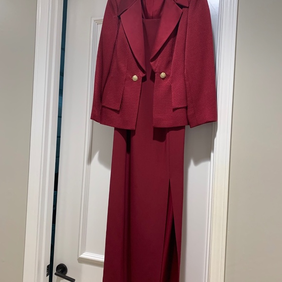 Dresses - Picture 2 of 9